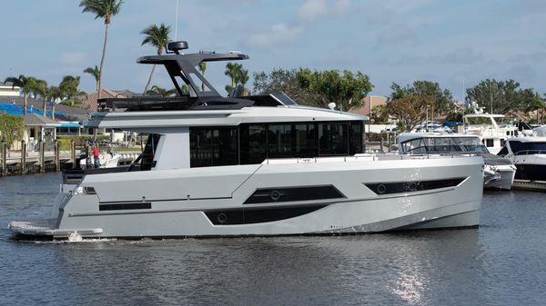 OKEAN Flybridge