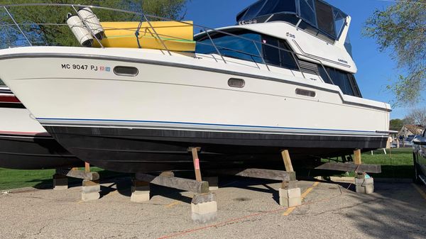 Carver 350 Voyager