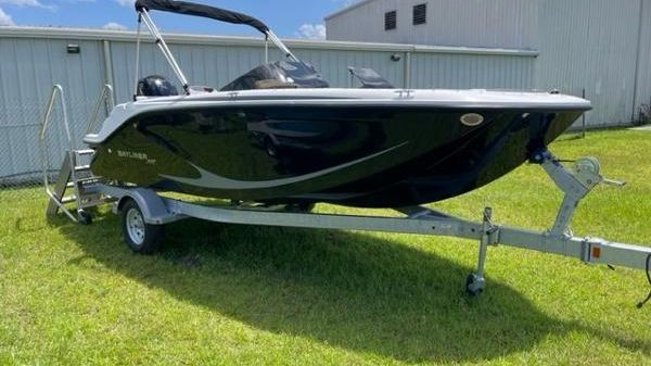 Bayliner M19 