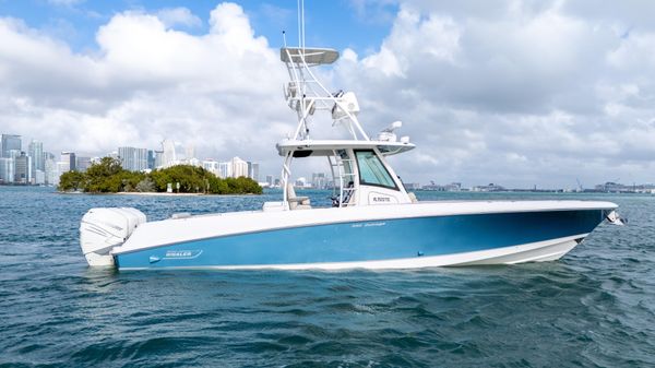 Boston Whaler 350 Outrage