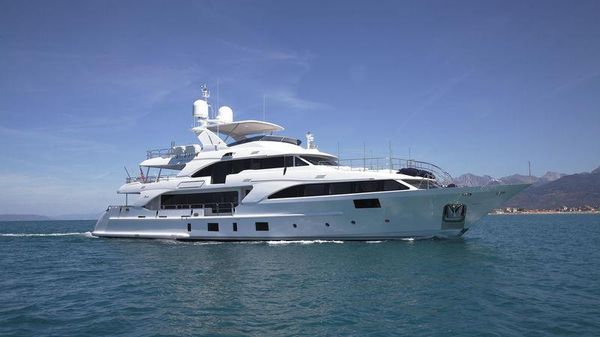 Benetti 121