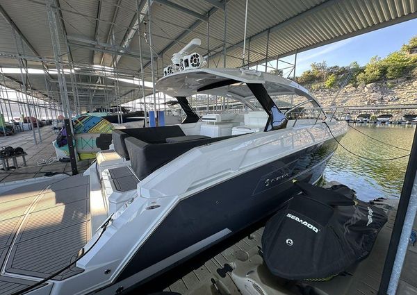 Cruisers Yachts 39 Express Coupe image