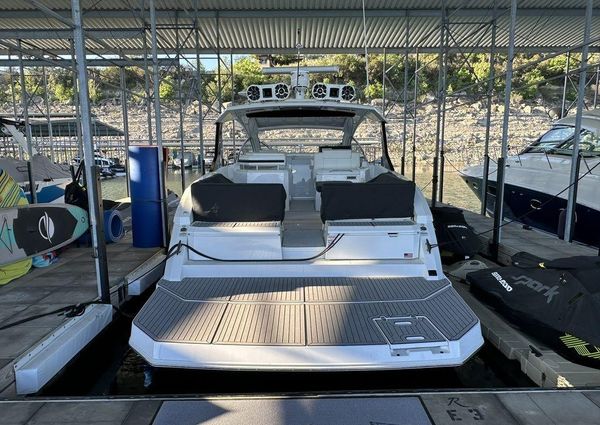 Cruisers Yachts 39 Express Coupe image