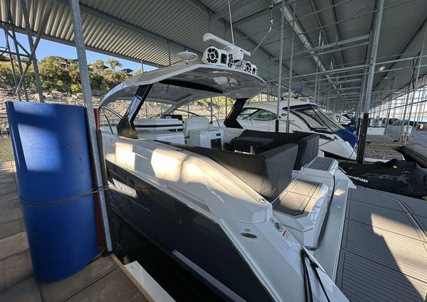 Cruisers Yachts 39 Express Coupe image