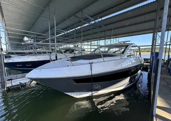 Cruisers Yachts 39 Express Coupe image