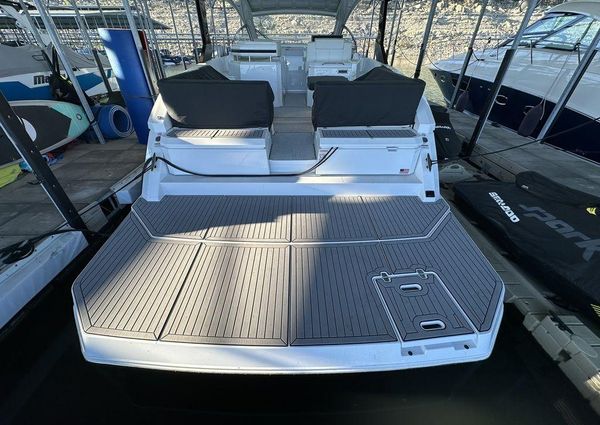 Cruisers Yachts 39 Express Coupe image