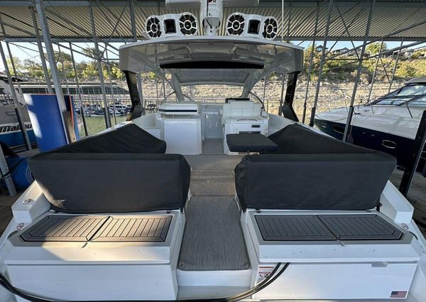 Cruisers Yachts 39 Express Coupe image