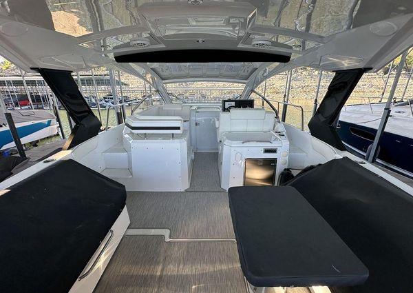 Cruisers Yachts 39 Express Coupe image