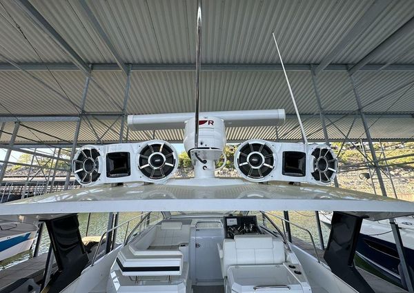 Cruisers Yachts 39 Express Coupe image