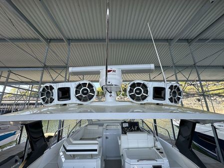 Cruisers Yachts 39 Express Coupe image