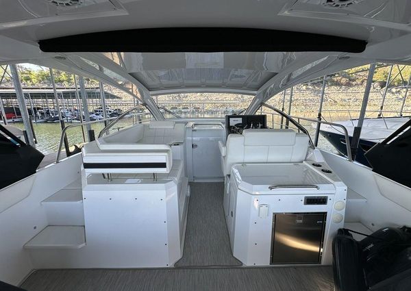 Cruisers Yachts 39 Express Coupe image