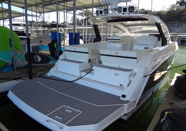 Cruisers Yachts 39 Express Coupe image