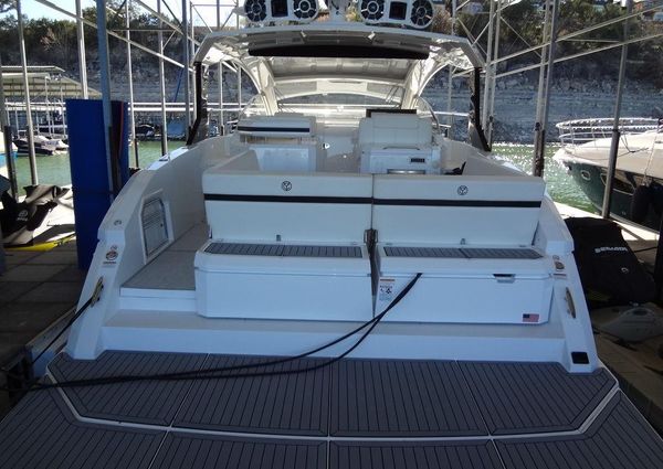 Cruisers Yachts 39 Express Coupe image