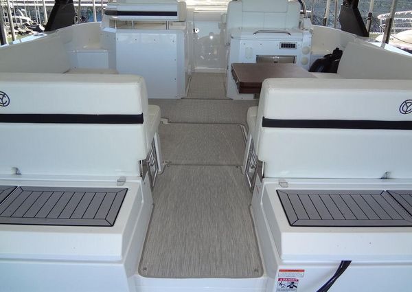 Cruisers Yachts 39 Express Coupe image