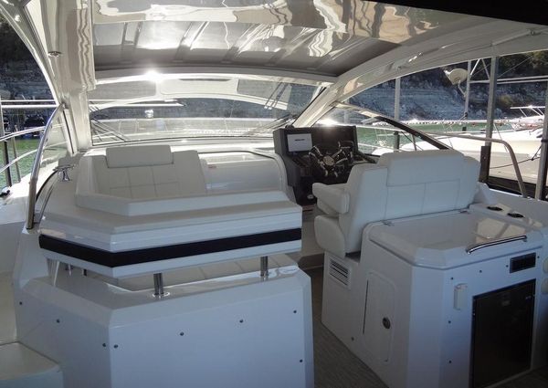 Cruisers Yachts 39 Express Coupe image