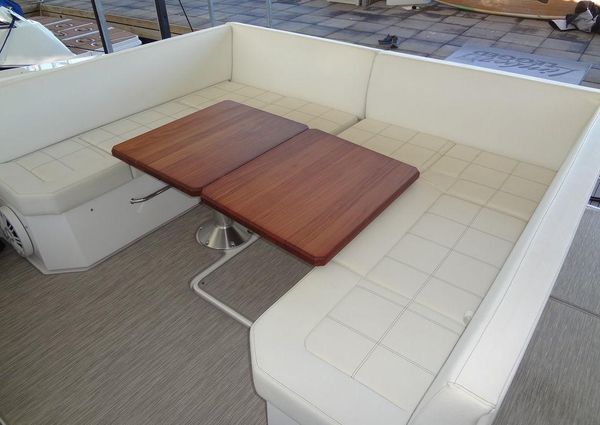 Cruisers Yachts 39 Express Coupe image