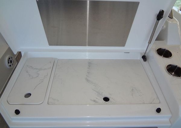 Cruisers Yachts 39 Express Coupe image