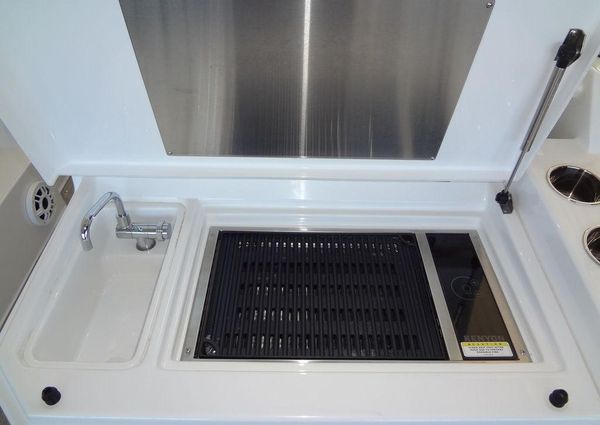 Cruisers Yachts 39 Express Coupe image