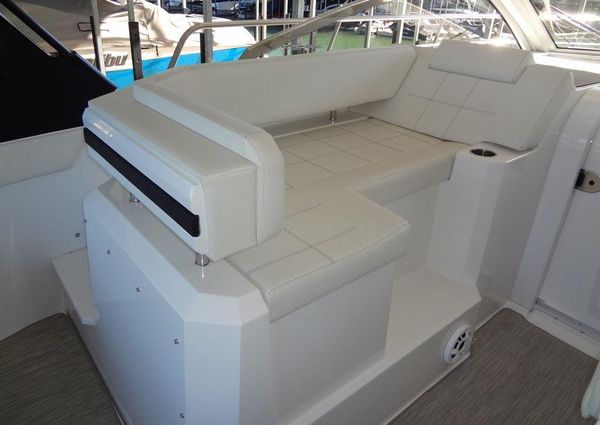 Cruisers Yachts 39 Express Coupe image