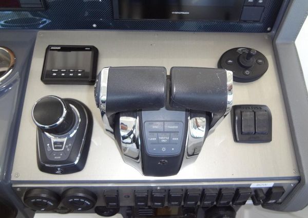 Cruisers Yachts 39 Express Coupe image