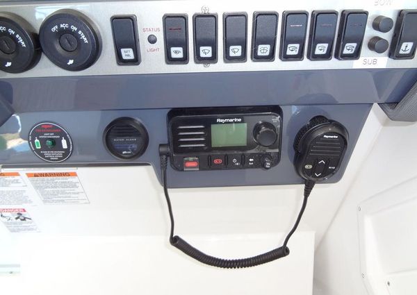 Cruisers Yachts 39 Express Coupe image