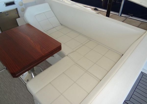 Cruisers Yachts 39 Express Coupe image