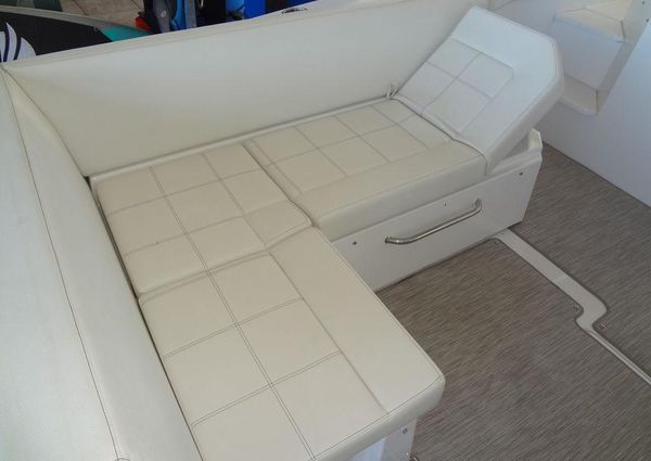 Cruisers Yachts 39 Express Coupe image