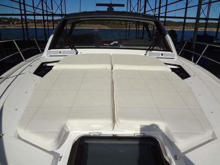 Cruisers Yachts 39 Express Coupe image