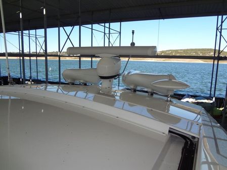 Cruisers Yachts 39 Express Coupe image