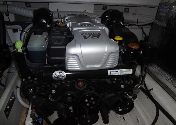 Cruisers Yachts 39 Express Coupe image