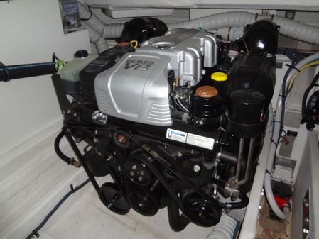 Cruisers Yachts 39 Express Coupe image