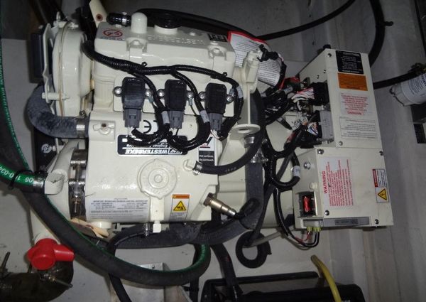 Cruisers Yachts 39 Express Coupe image