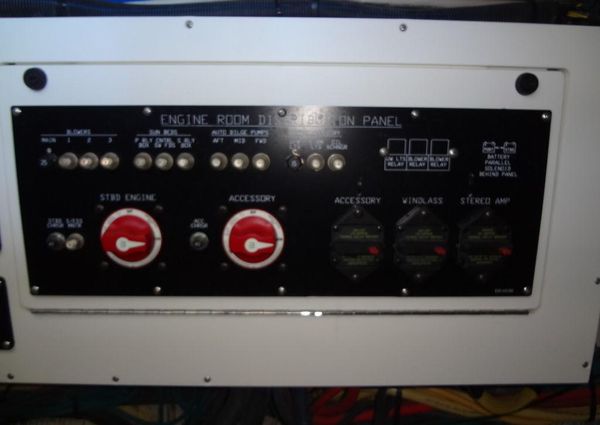 Cruisers Yachts 39 Express Coupe image