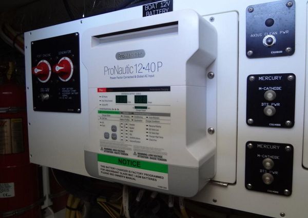 Cruisers Yachts 39 Express Coupe image