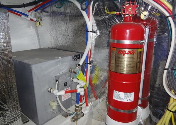 Cruisers Yachts 39 Express Coupe image