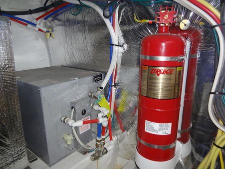 Cruisers Yachts 39 Express Coupe image