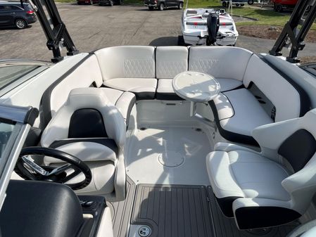 Crownline 265-SS-SURF image