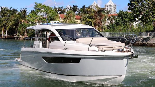 Sealine C330