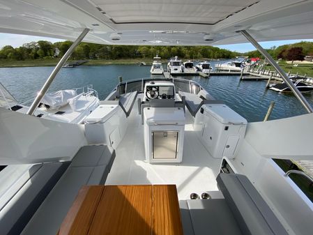 Cruisers Yachts 60 Fly image