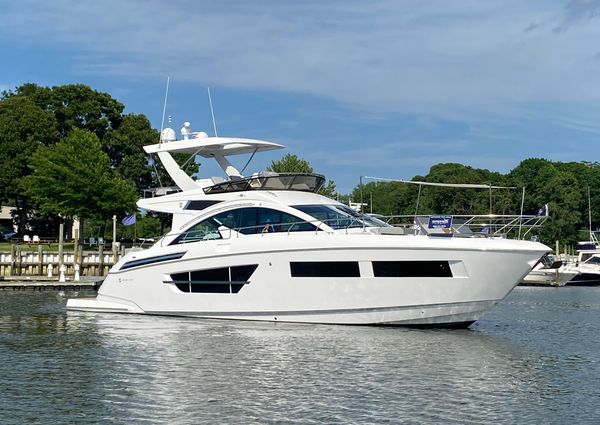 Cruisers Yachts 60 Fly image