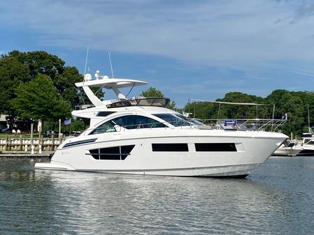 Cruisers Yachts 60 Fly image