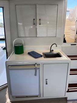 Hatteras 52 Cockpit Motoryacht image