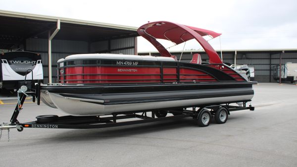 Bennington R 25 Swingback Bowrider