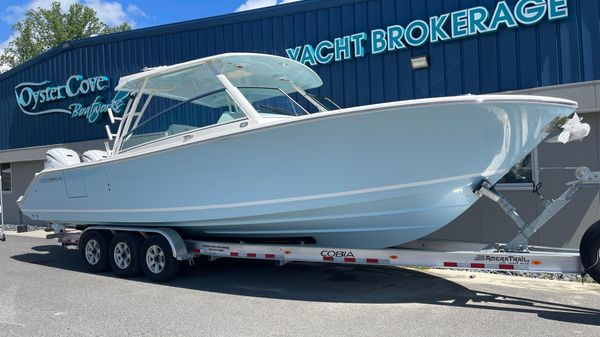 Cobia 330 DC 