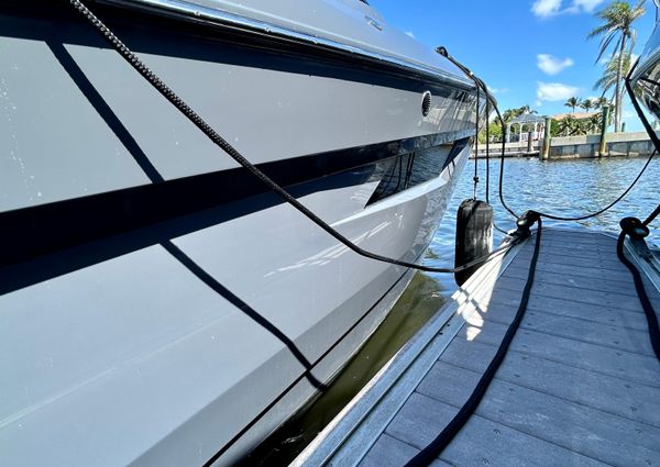 Cruisers Yachts 338 South Beach Edition Bow Rider image