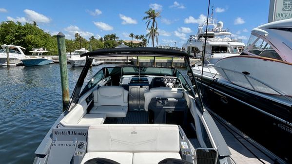 Cruisers Yachts 338 South Beach Edition Bow Rider image