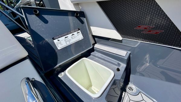 Cruisers Yachts 338 South Beach Edition Bow Rider image