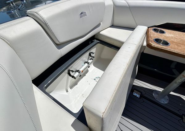 Cruisers Yachts 338 South Beach Edition Bow Rider image