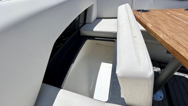 Cruisers Yachts 338 South Beach Edition Bow Rider image