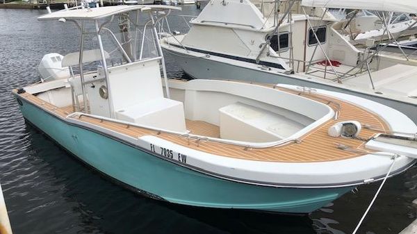 Dusky 233 Center Console